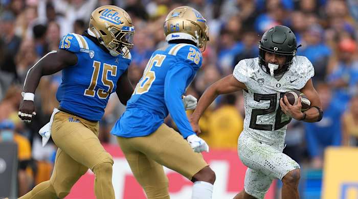 Oregon running back Travis Dye leads the team in rushing yards, touchdowns and all-purpose yardage.